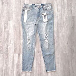Tinseltown Women's Size 11 NWT Mid Rise Distressed Skinny Jeans 11/30